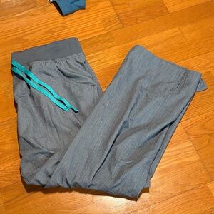 Figs kade cargo scrub pants size lg/p in graphite